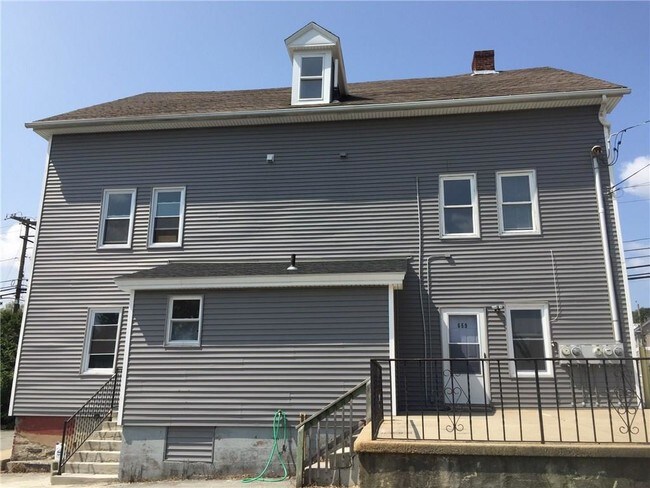 Building Photo - 655 Providence St