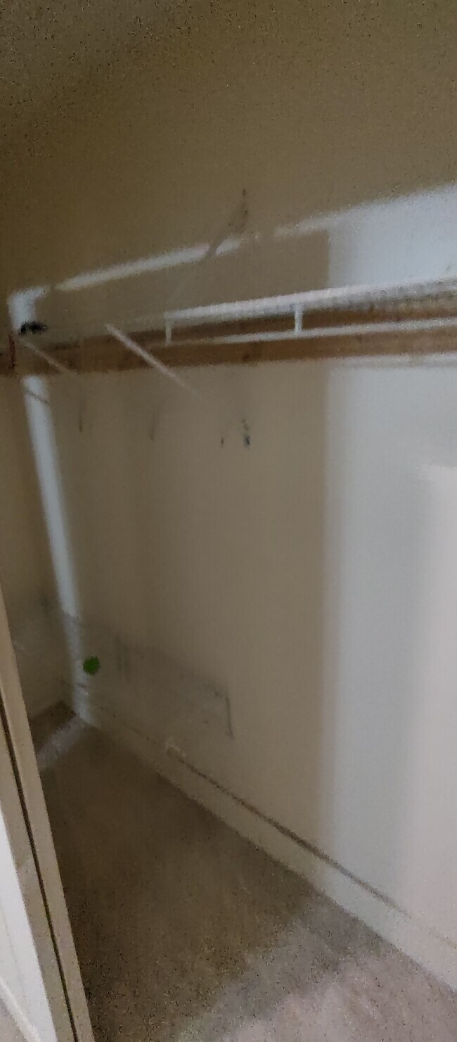 grandes armarios en cada dormitorio - 12126 Gibbs Rd