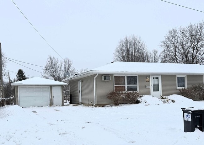 Building Photo - Reilly duplex