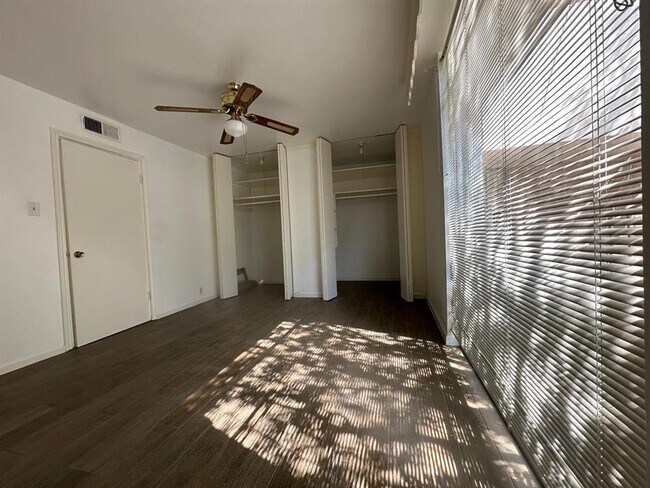 Foto del edificio - 513 S Post Oak Ln