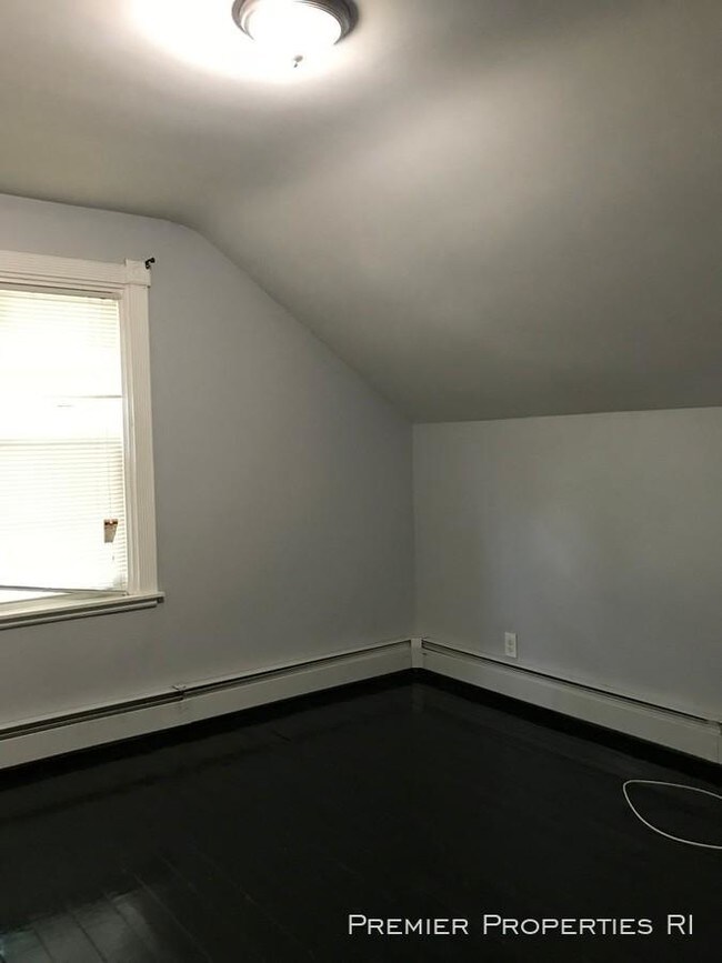 Foto del edificio - 3 bedroom in North Providence RI 02911