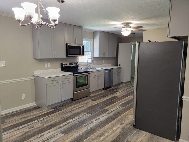 Kitchen - 18 Brown Dr SW