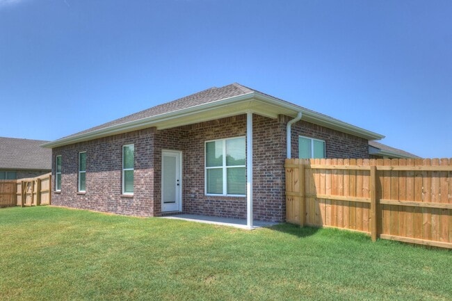 Building Photo - 802 Delaney Dr