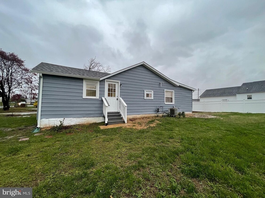 Primary Photo - 14 Drexel Dr