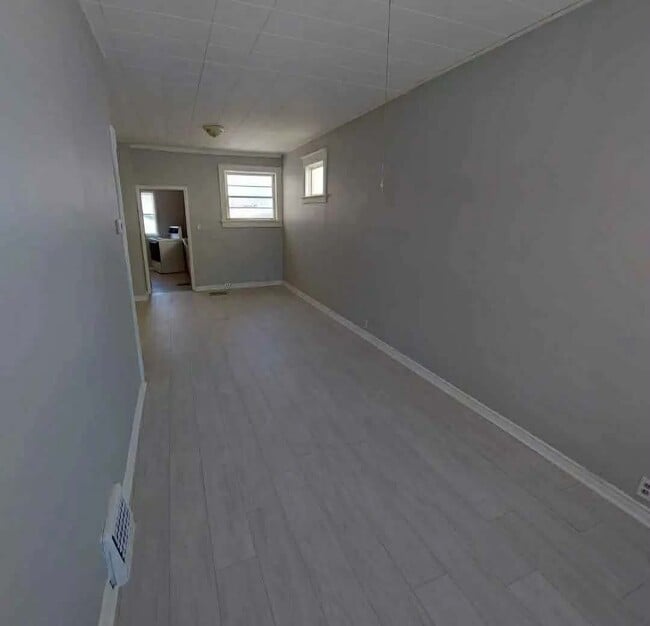 Building Photo - 468 Lipton St