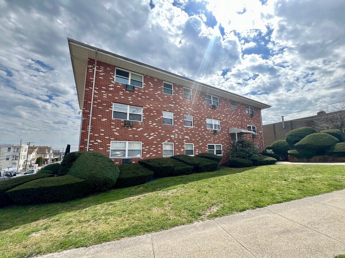 35 Beers St Unit 306, Bridgeport, CT 06606 Room for Rent in Bridgeport, CT