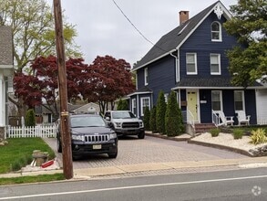 Building Photo - 1121 Bay Ave