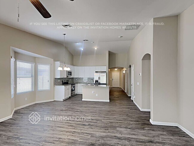 Foto del edificio - 14836 W Windrose Dr