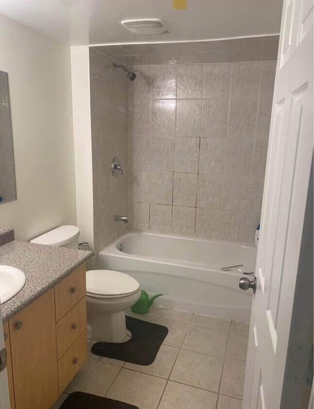 Building Photo - 127 Luella Cres