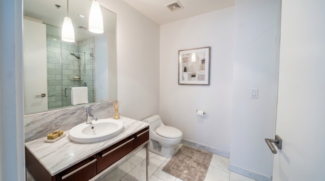Building Photo - 4471 Dean Martin Dr