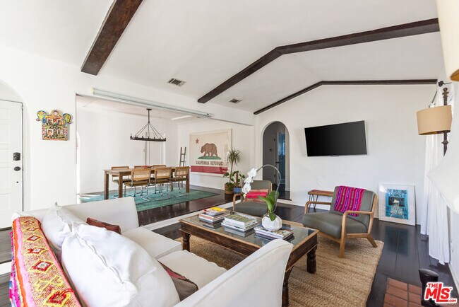 Foto del edificio - 8023 Clinton St