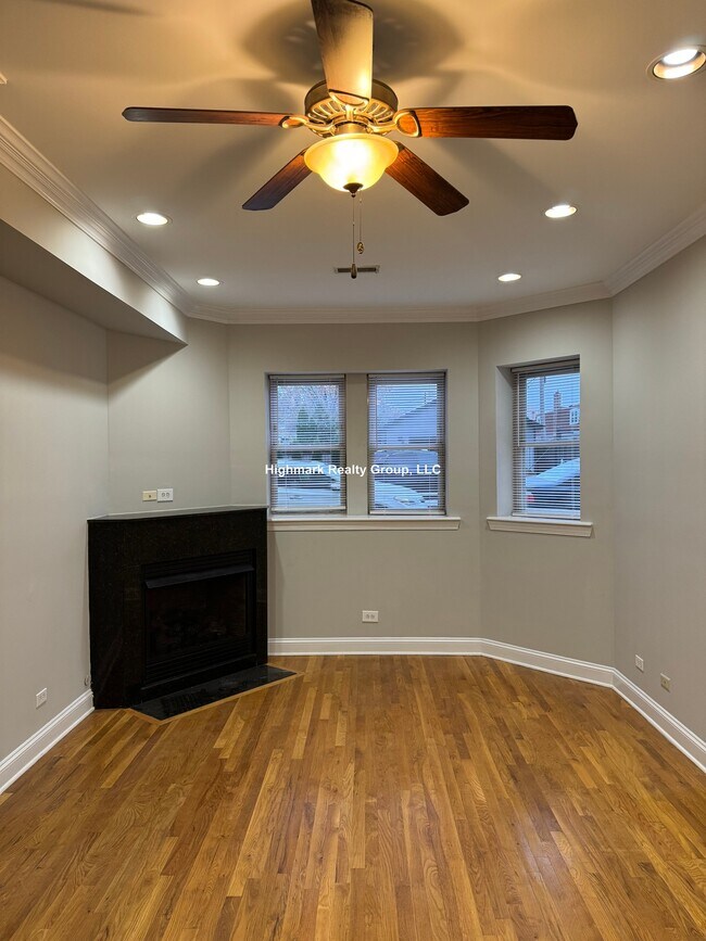 Foto del edificio - 6935 N Oakley Ave