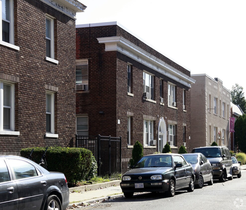 Building Photo - 1445 Oak St NW