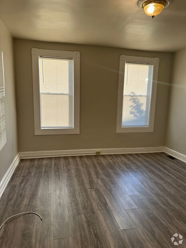 Building Photo - 805 N Milton Ave