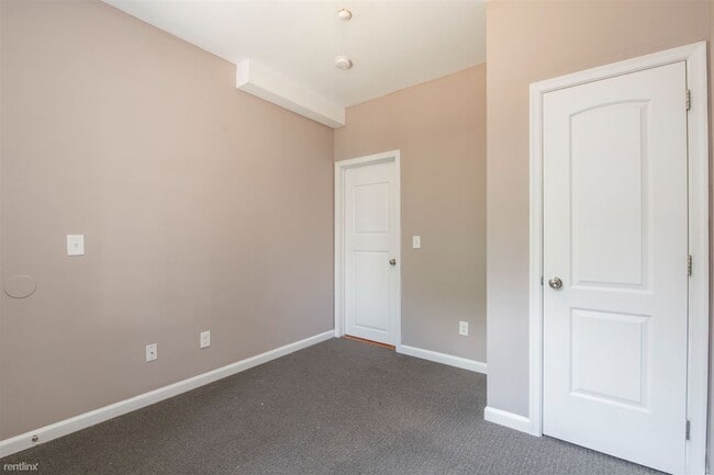 Building Photo - 5 br, 2 bath Duplex - 1835 WILLINGTON ST U...
