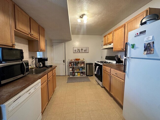 Building Photo - 226 Summer St