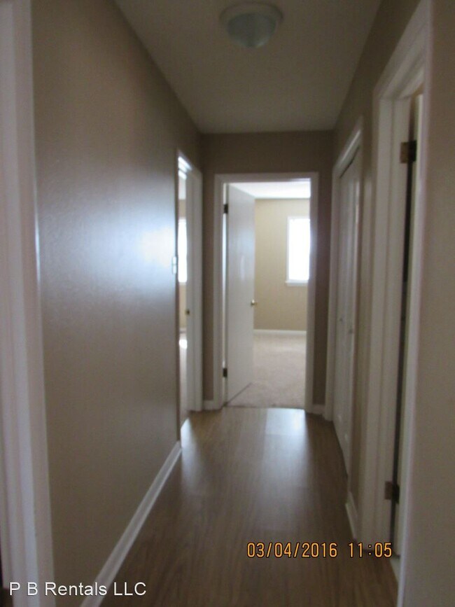 Building Photo - 3 br, 1.5 bath House - 303 "C" Avenue