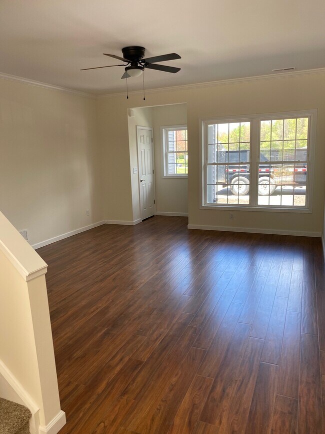 Building Photo - 10 Red Maple Lane