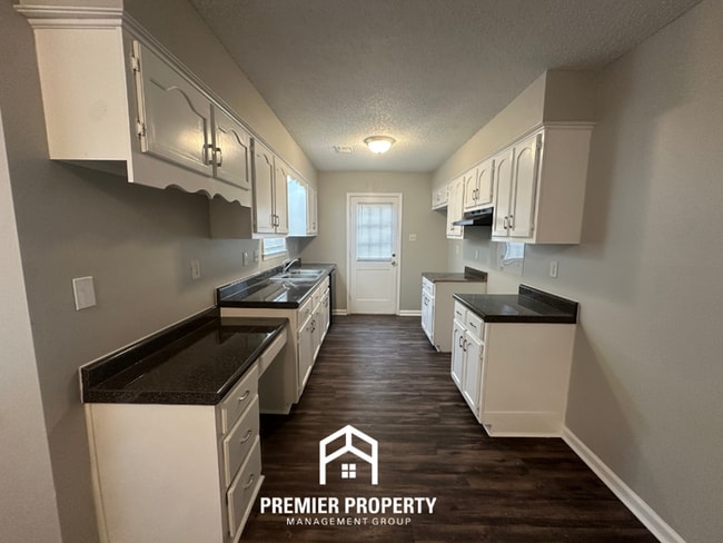 Building Photo - 2814 Baywood Dr