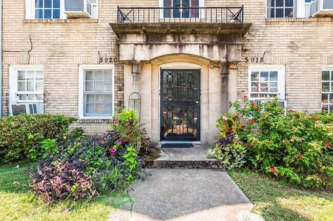 Foto del edificio - 5918 La Vista Dr