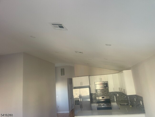 Foto del edificio - 10 Shaw Ave