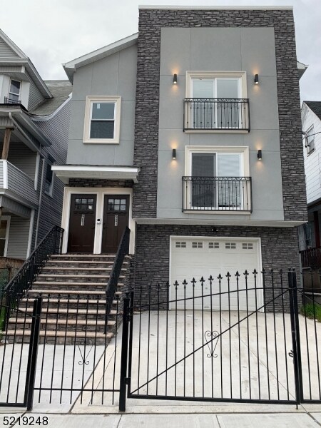Primary Photo - 901 S 16th St