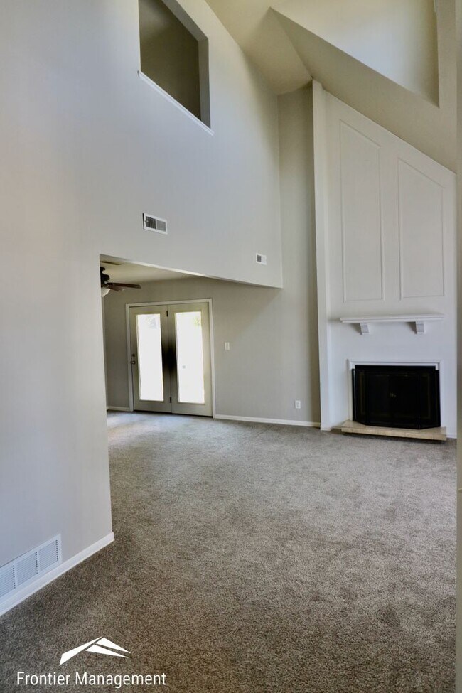 Foto del edificio - 3211 Valleywood Dr