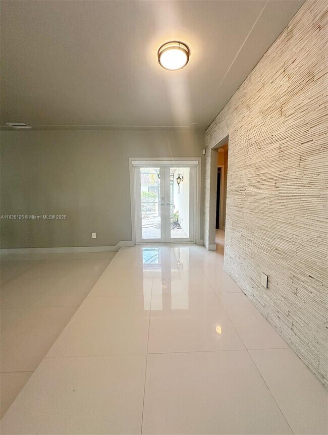 Foto del edificio - 800 Valencia Ave