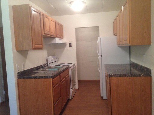 Building Photo - 1164 Queens Ln