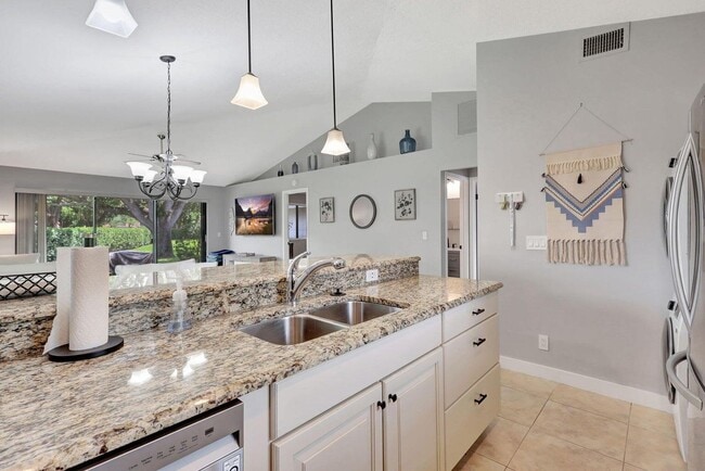 Building Photo - 109 Club Dr