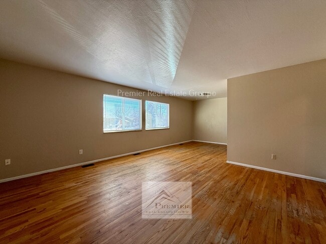 Building Photo - 310 Fairfax St