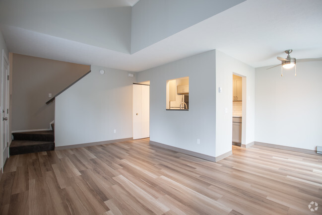 1 Bedroom, 1 Bath Loft 700 sq. ft. - Whitewood Townhome & Loft Apartments