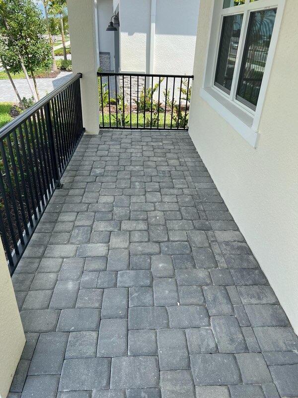 Foto del edificio - 6784 Cloverdale Ave