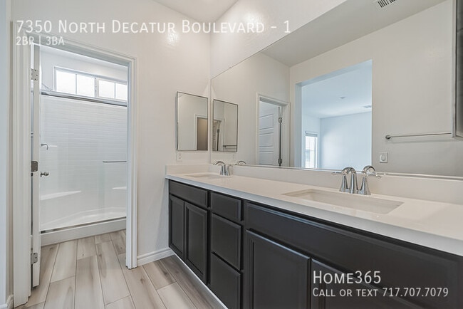 Building Photo - Beautifully renovated 2 bedroom townhome a...