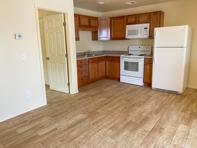 Kitchen - 1001 Elledge Dr