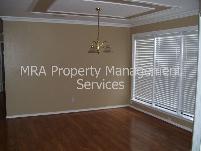 Building Photo - 2322 Crestview Ln
