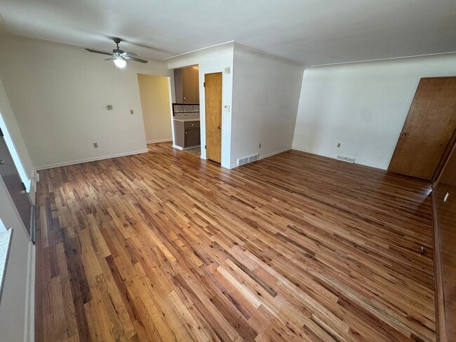 Foto del edificio - Cute home with spacious yard