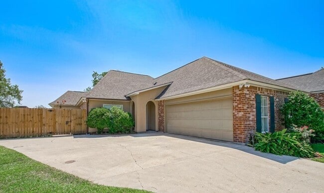 Building Photo - Spacious 3-Bedroom Home for Rent!