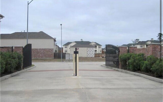 Building Photo - 13522 Vista De Oro St