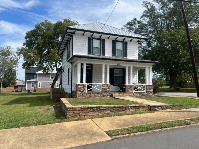 Gorgeous Brand New 3/2 Move In Ready Now! - Gorgeous Brand New 3/2 Move In Ready Now! House