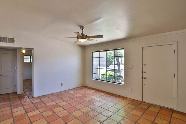 Building Photo - 3 Bedroom + den with pool