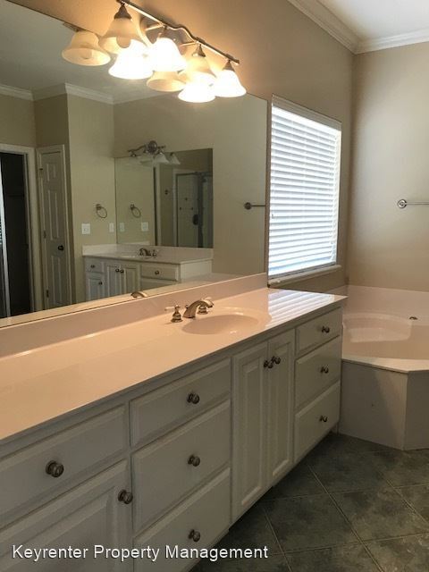 Foto del edificio - 4 br, 4 bath House - 7813 E Commercial Street