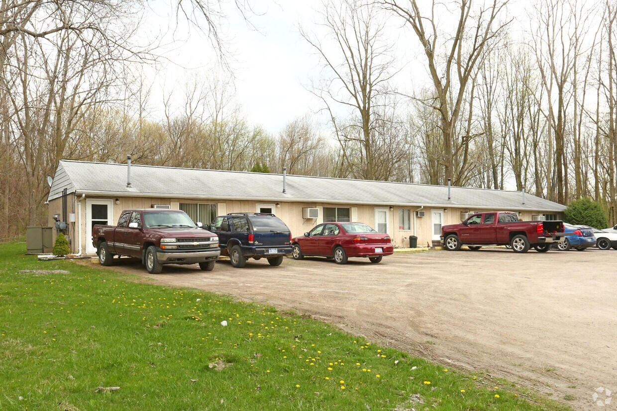 13212 N Saginaw Rd, Clio, MI 48420 Apartments in Clio, MI
