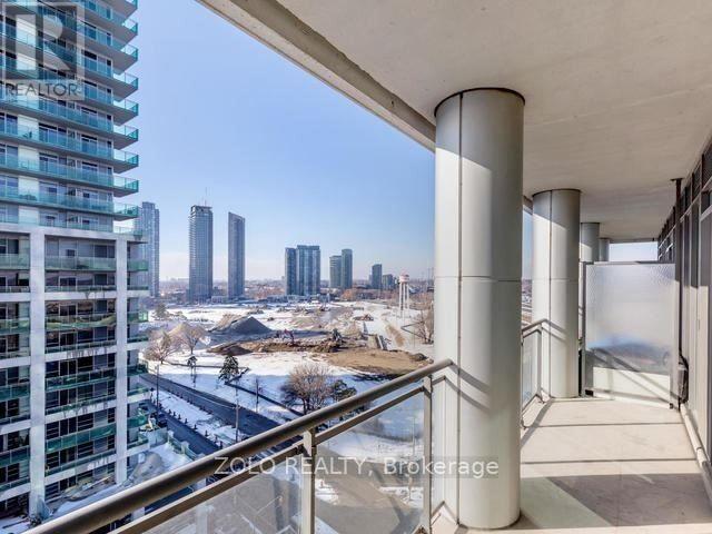 Building Photo - 2121 Lake Shore Blvd W