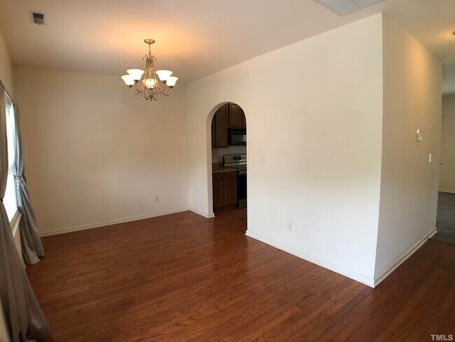Building Photo - 405 Hanson Rd