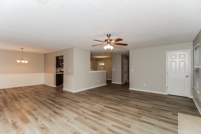 Foto del edificio - 5016 Serenity Point Ln