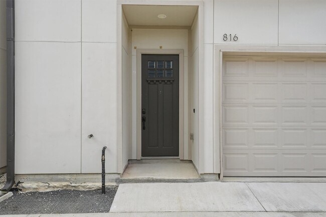 Foto del edificio - 816 W 22nd St