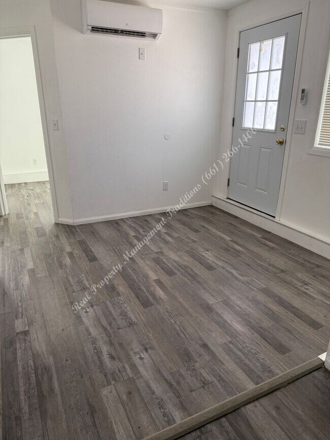 Foto del edificio - *** Please call us @ 661-266-1400 for info...