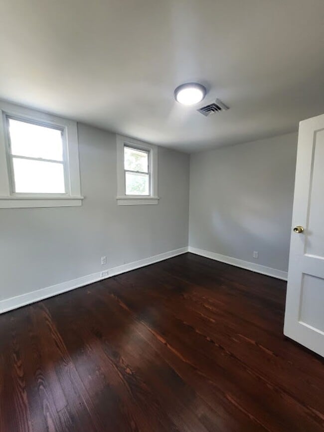 Building Photo - 980 Harte Dr SW