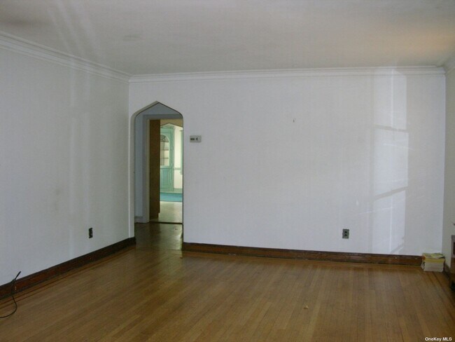 Building Photo - 83-35 Daniels St